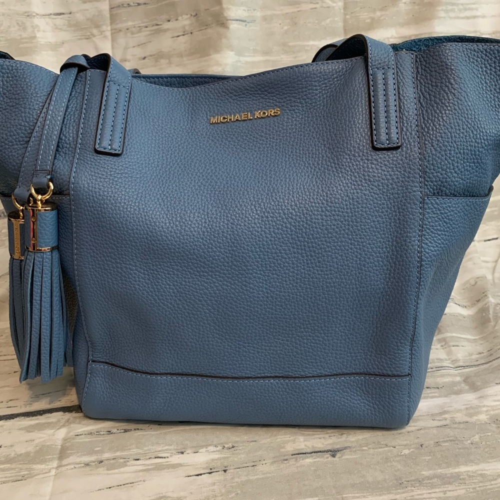 Michael Kors shoulder bag. - Picture 9 of 12